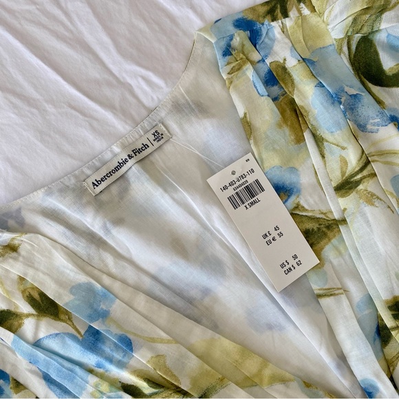 Abercrombie & Fitch Flutter Sleeve Smocked Waist Top - Picture 2 of 3